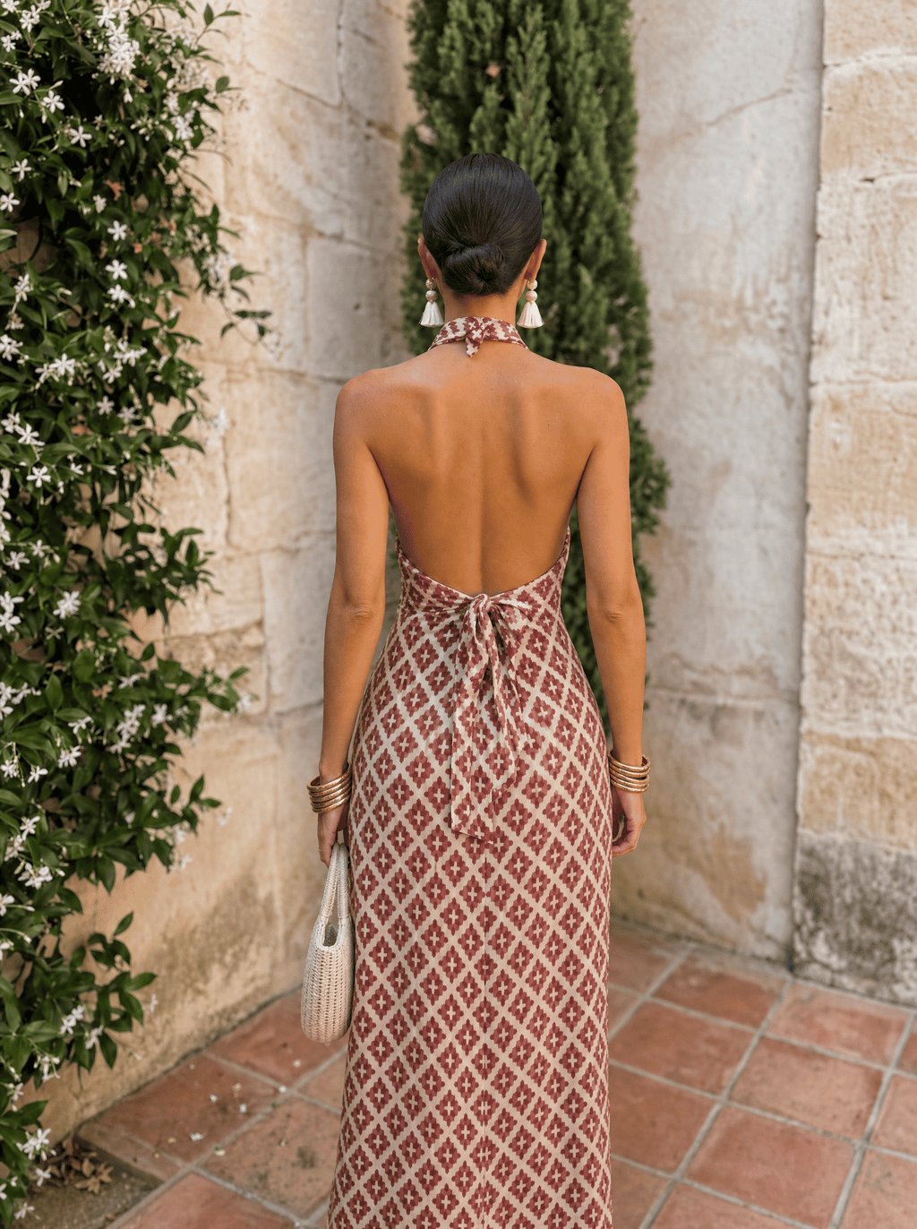 Vestido Elegante con Diseño de Hombros Descubiertos