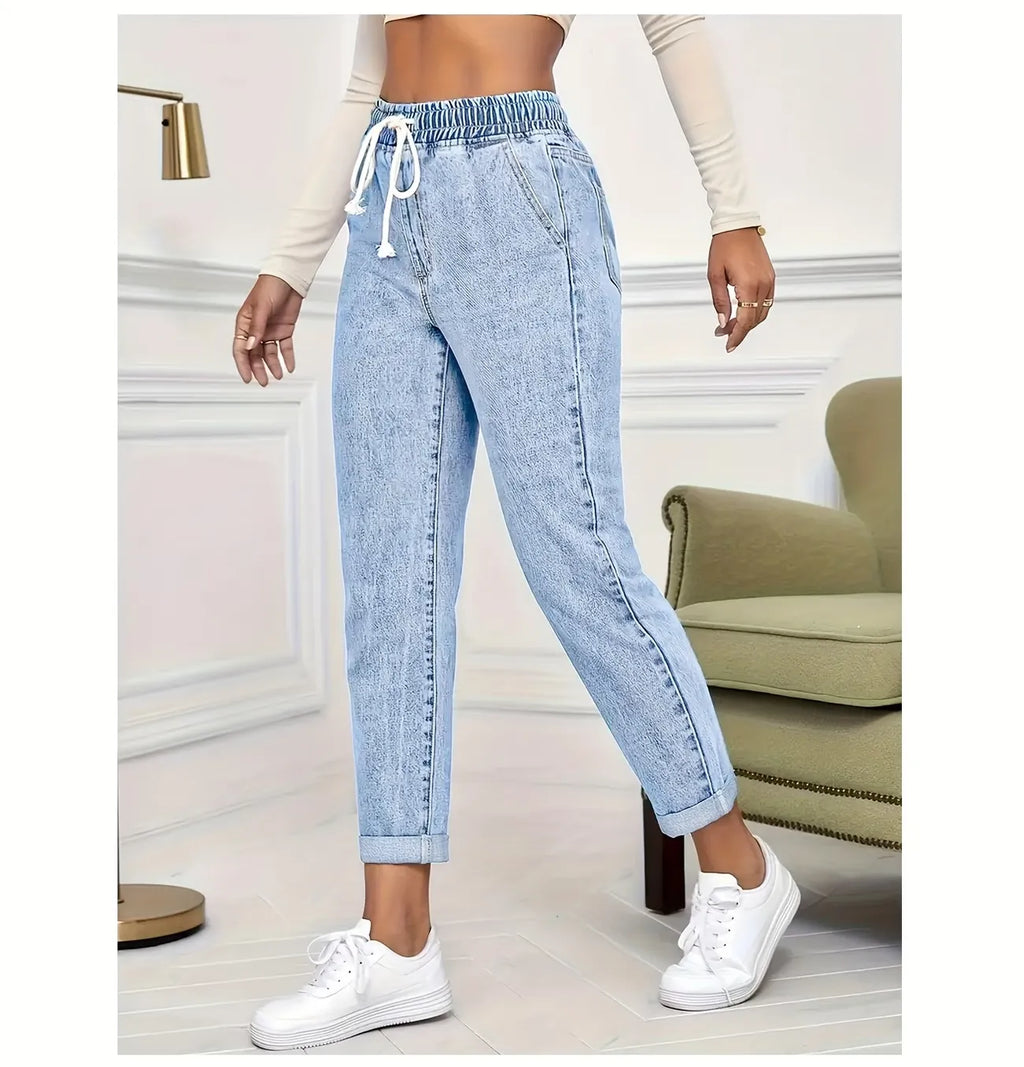 Pantalón vaquero de mujer, tobillero y con cordón