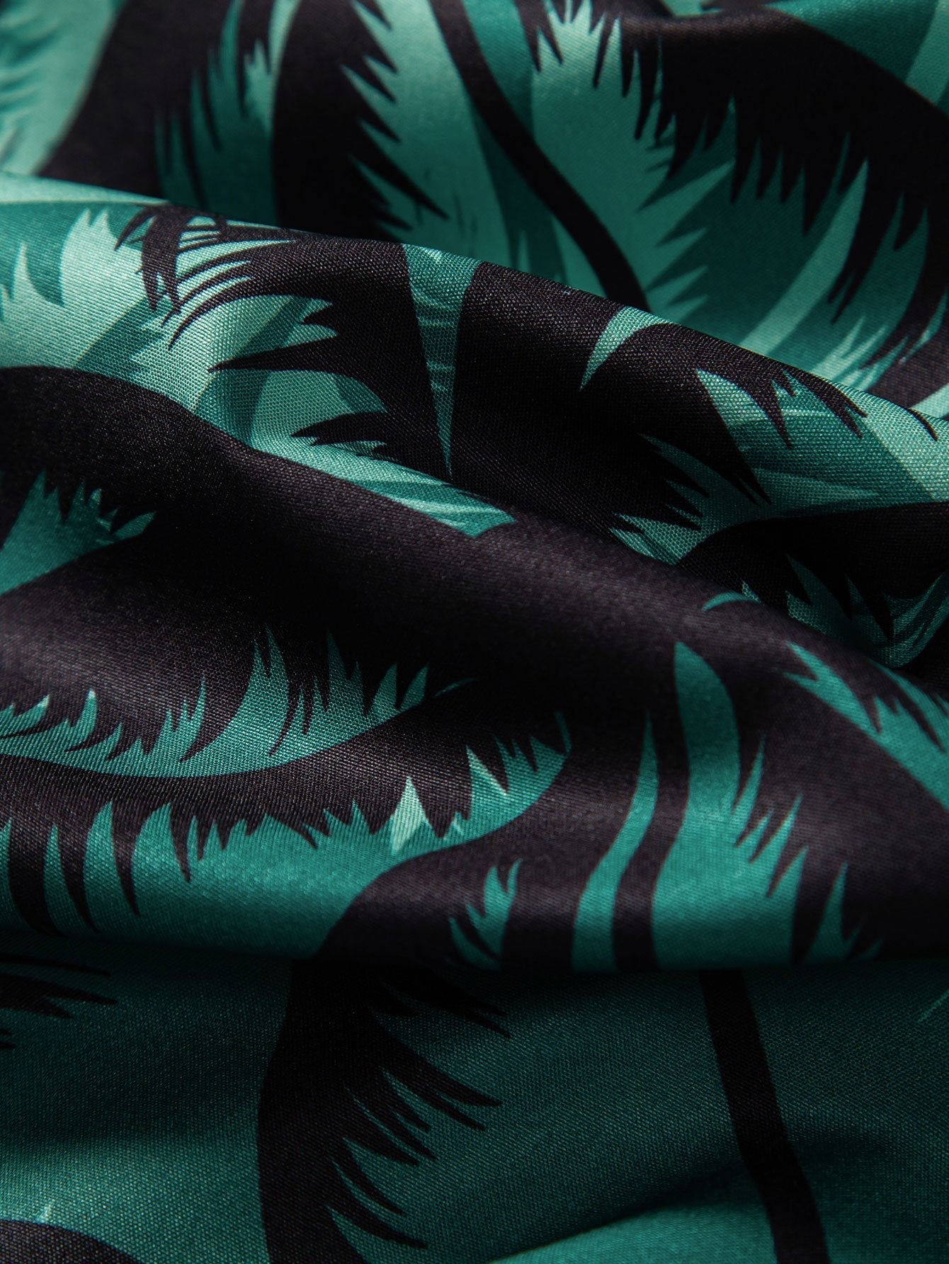 Camisa abotonada con estampado de palmeras y bañador tipo bermuda