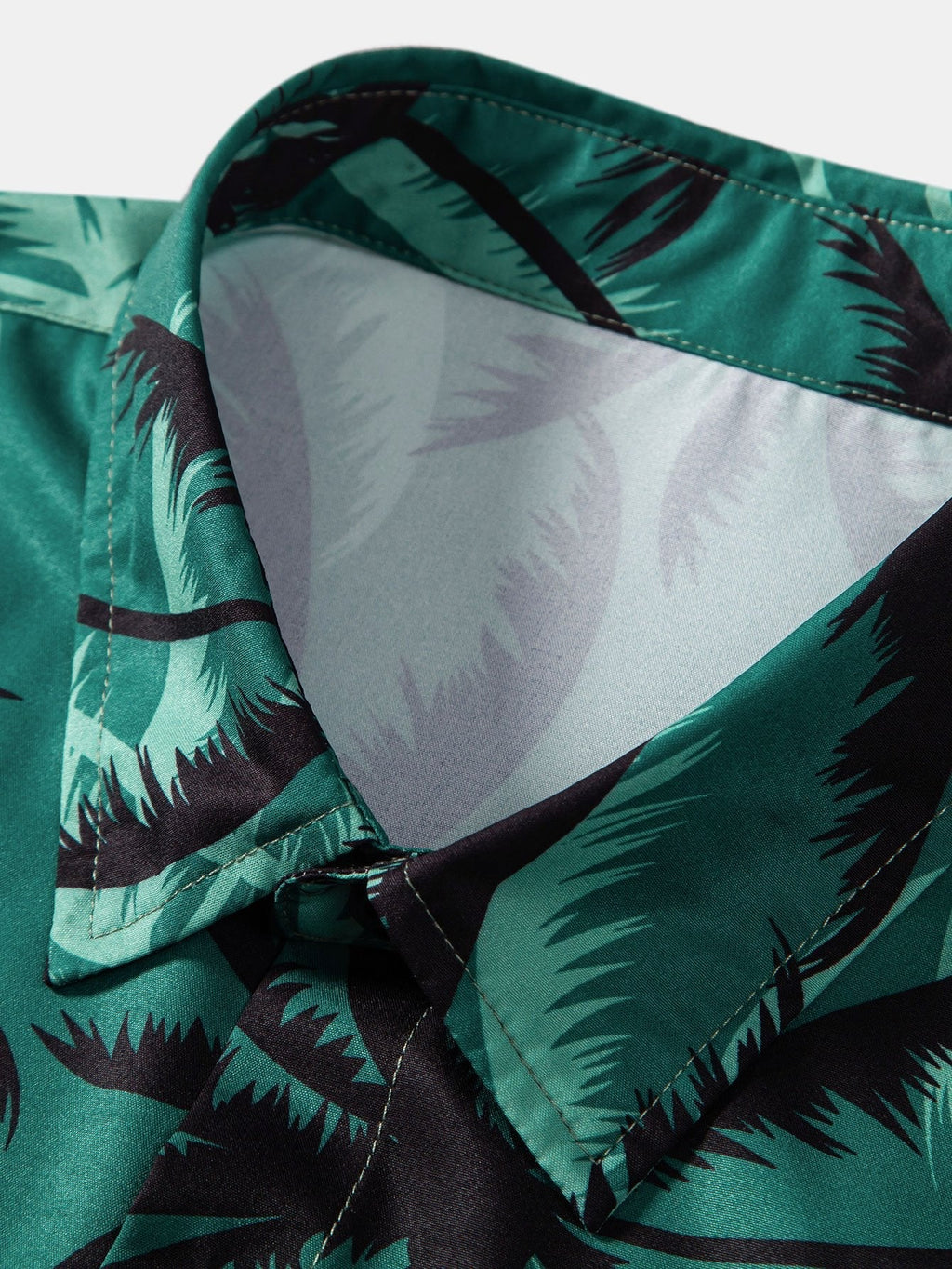 Camisa abotonada con estampado de palmeras y bañador tipo bermuda