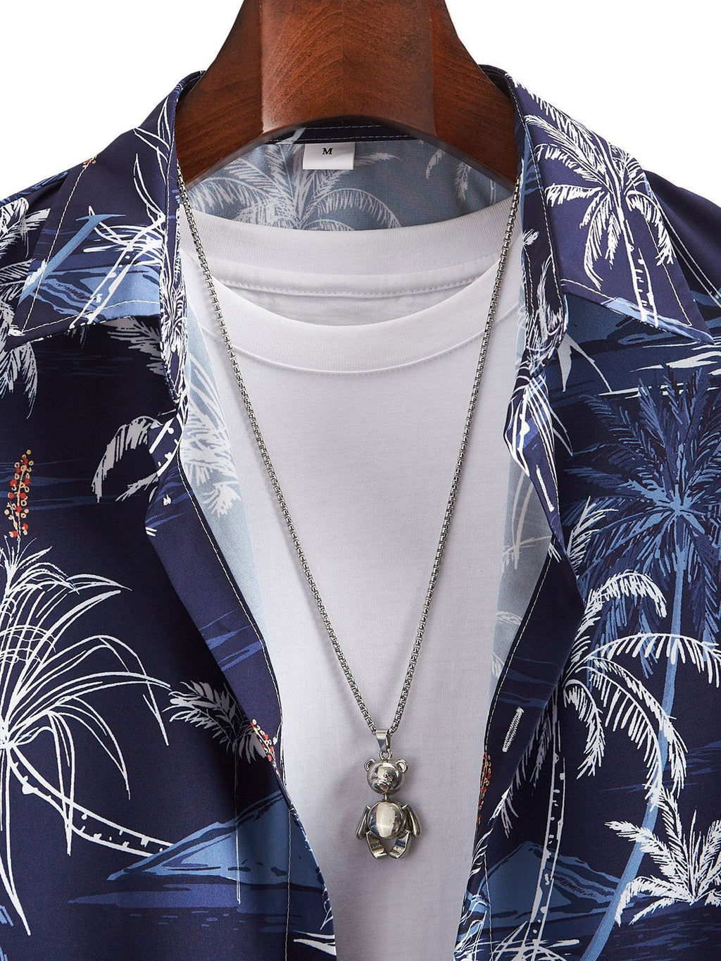 Camisa abotonada con estampado de palmeras y bañador corto