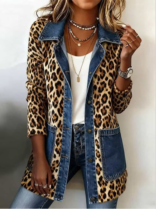 Fablenne | Chaqueta Larga con Estampado de Leopardo y Paneles de Denim Contraste