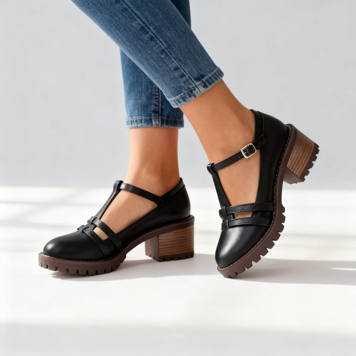 Romilly | Mocasín de Mujer con Tira en T y Tacón Ancho