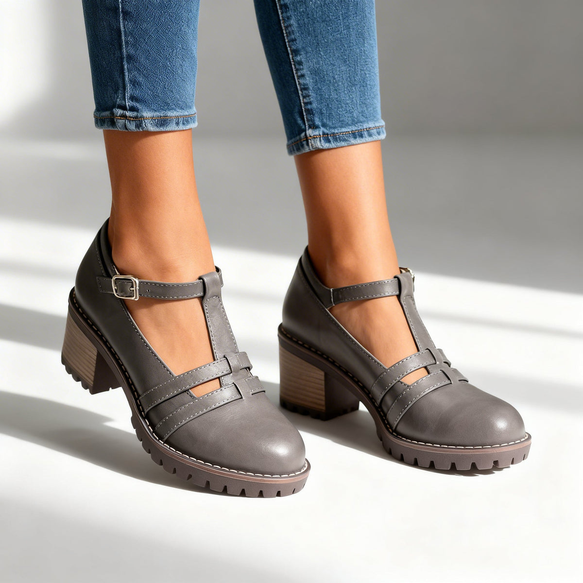 Romilly | Mocasín de Mujer con Tira en T y Tacón Ancho