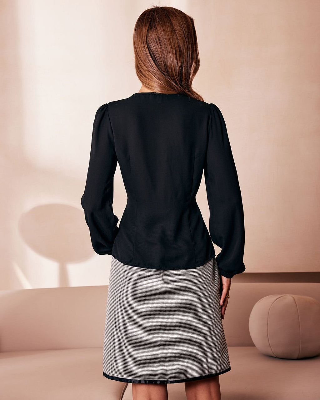 Blusa Negra Cuello V Ribete de Encaje Botones