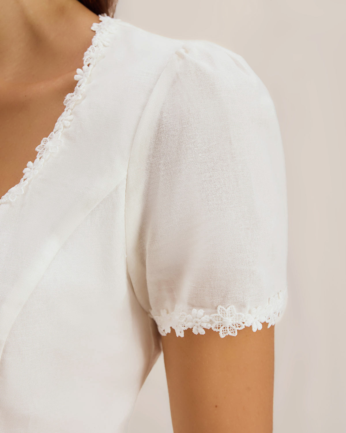 Blusa Blanca Cuello Cuadrado Botones Encaje