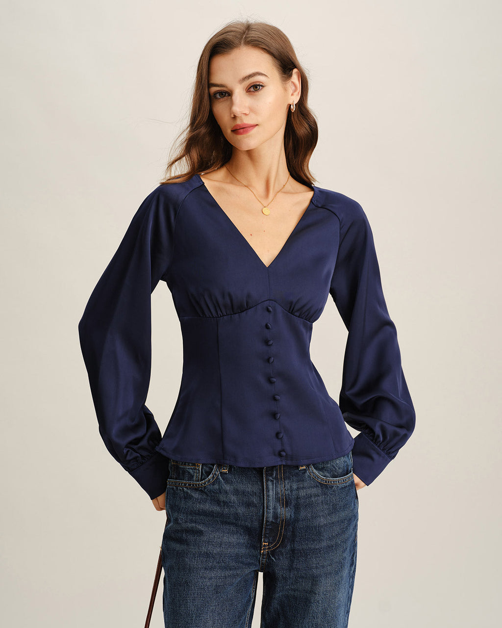 Blusa Azul Marino Satén Cuello V Fruncido