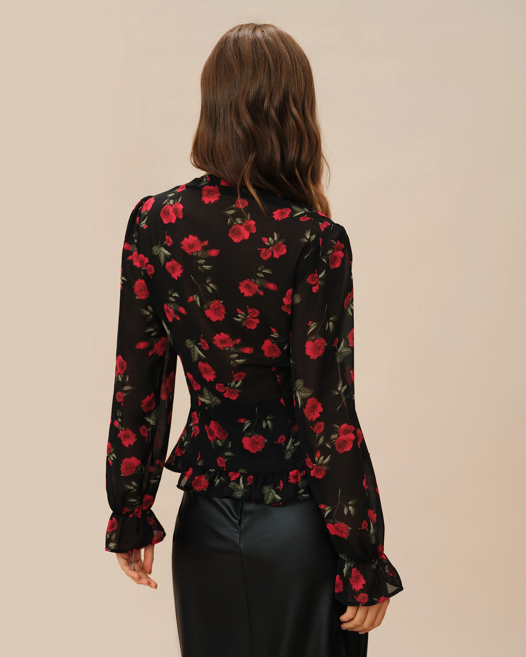 Blusa Negra Floral Cuello V