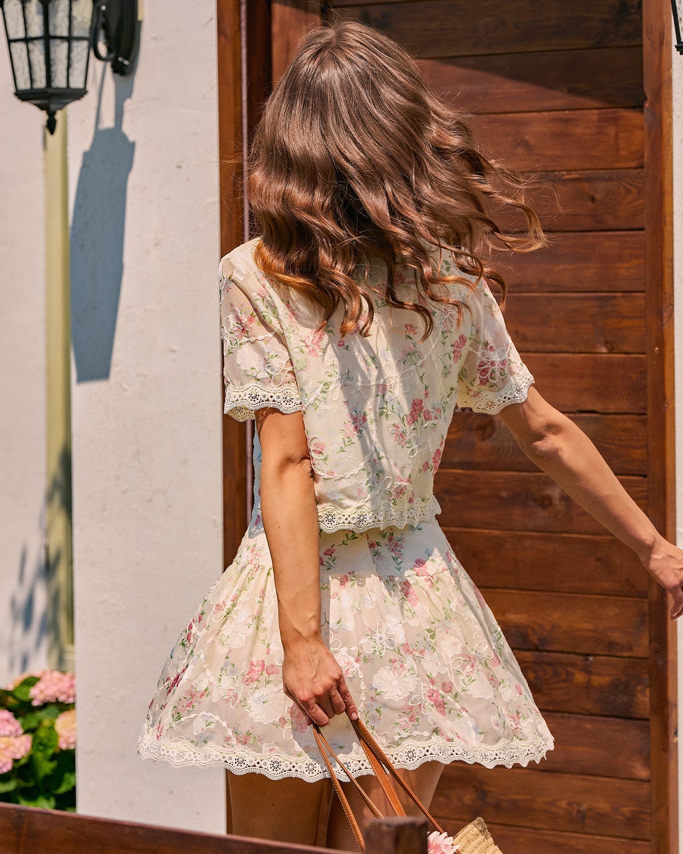 Blusa Floral Cuello Encaje Bolsillos