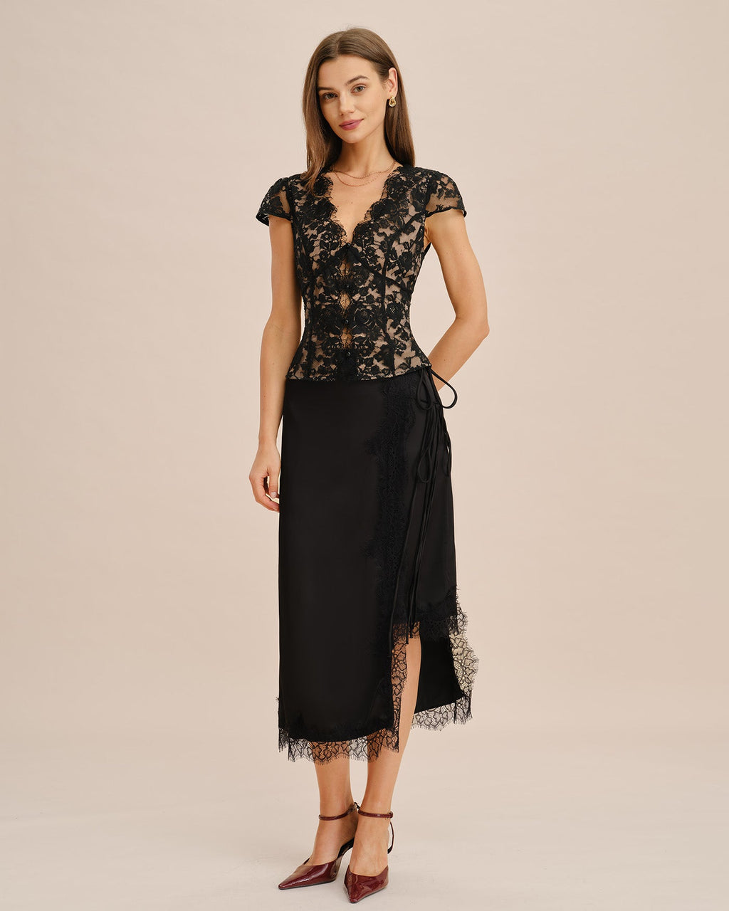 Blusa Negra Cuello V Encaje Botones