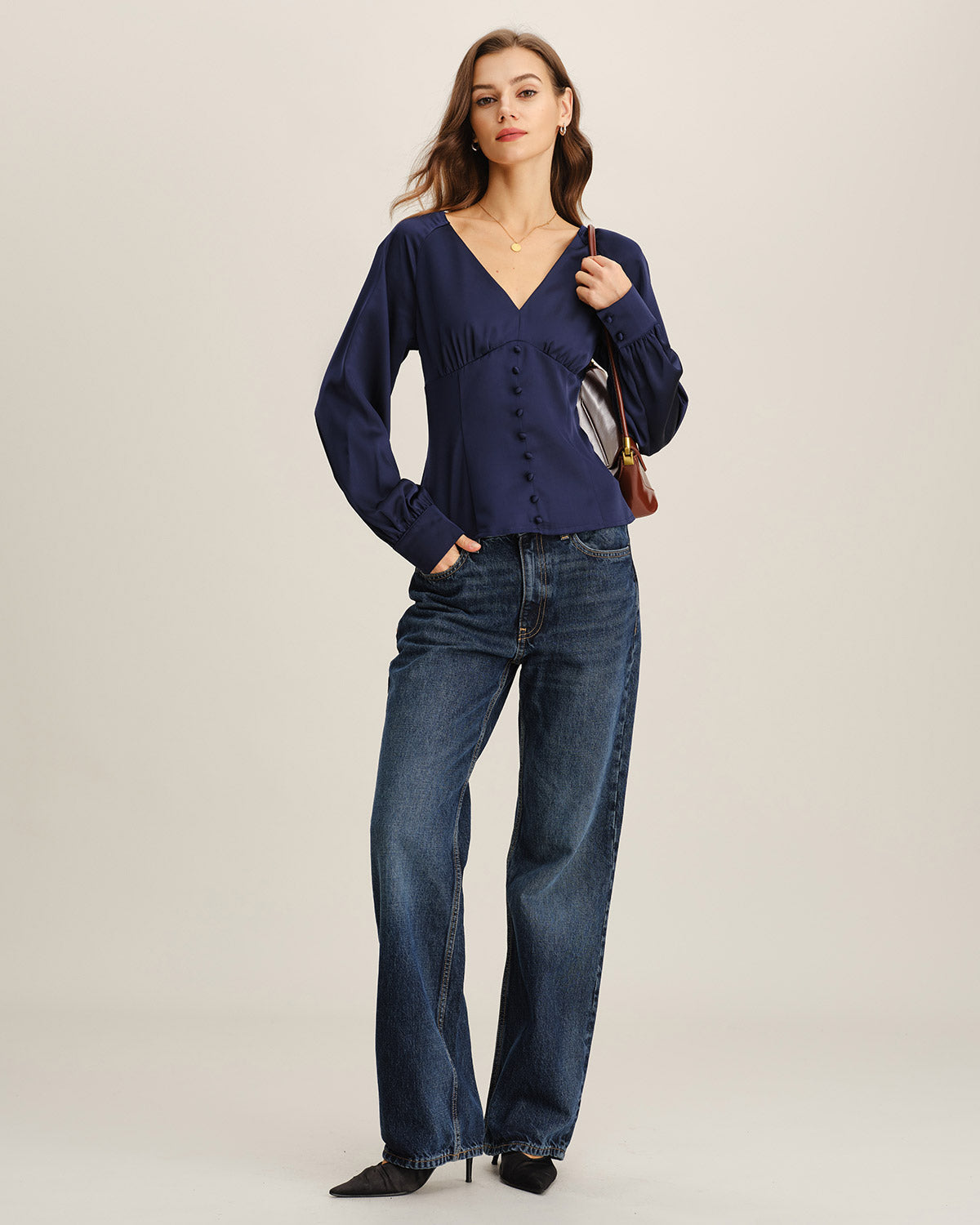 Blusa Azul Marino Satén Cuello V Fruncido