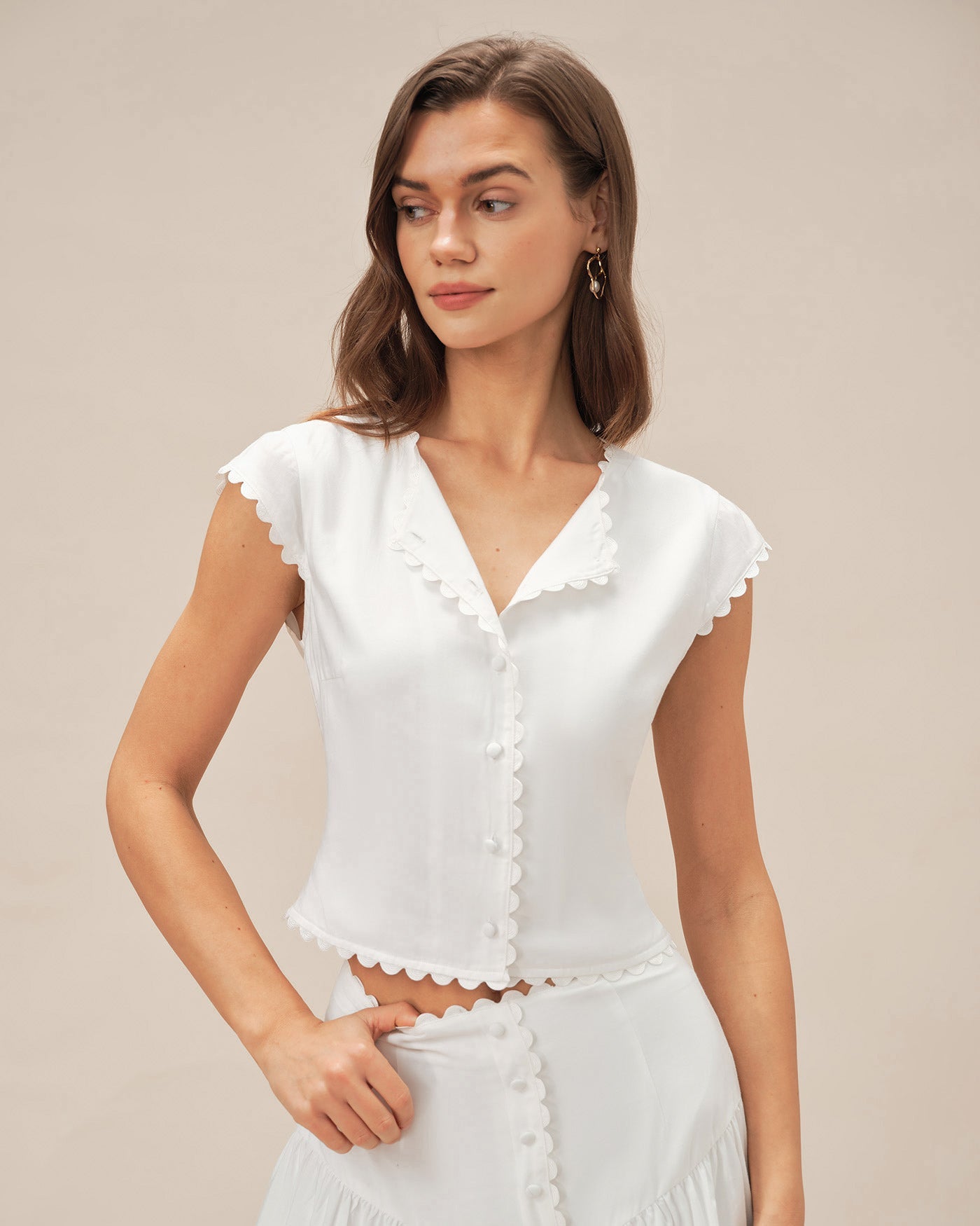 Blusa Blanca Manga Corta Abullonada Botones