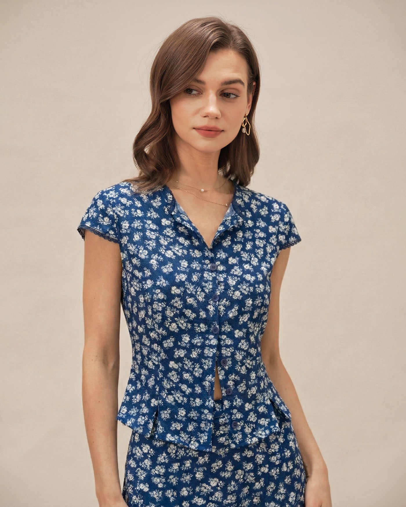 Blusa Azul Floral Manga Corta Abullonada Botones