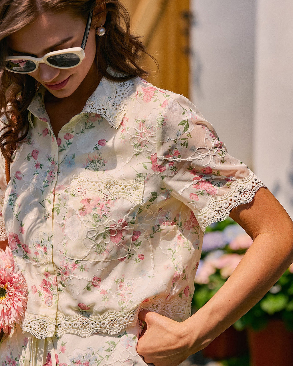 Blusa Floral Cuello Encaje Bolsillos