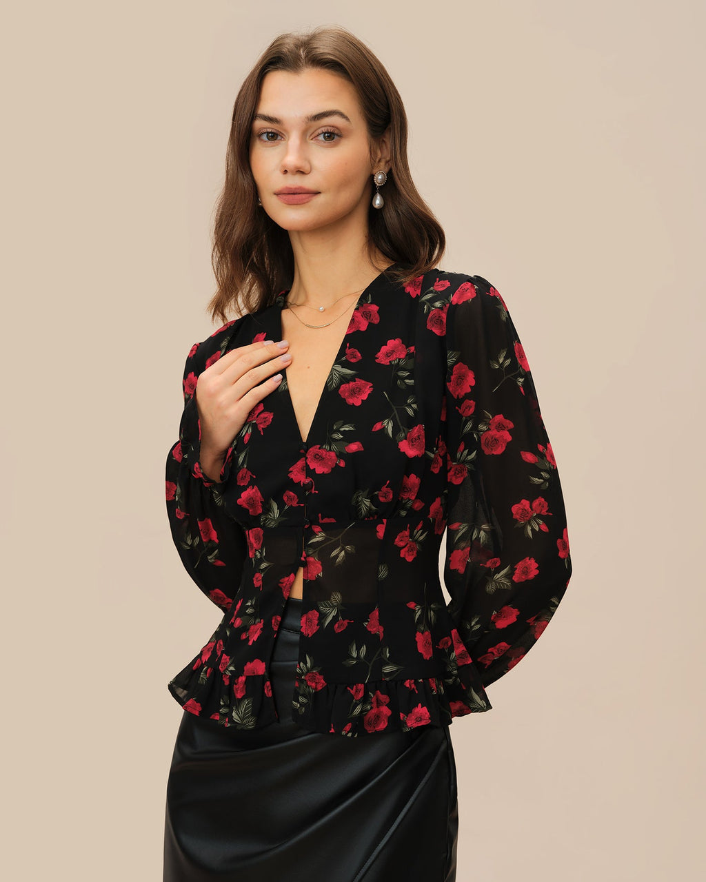 Blusa Negra Floral Cuello V
