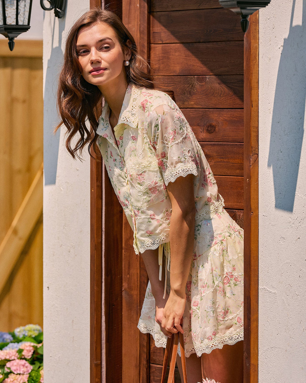 Blusa Floral Cuello Encaje Bolsillos