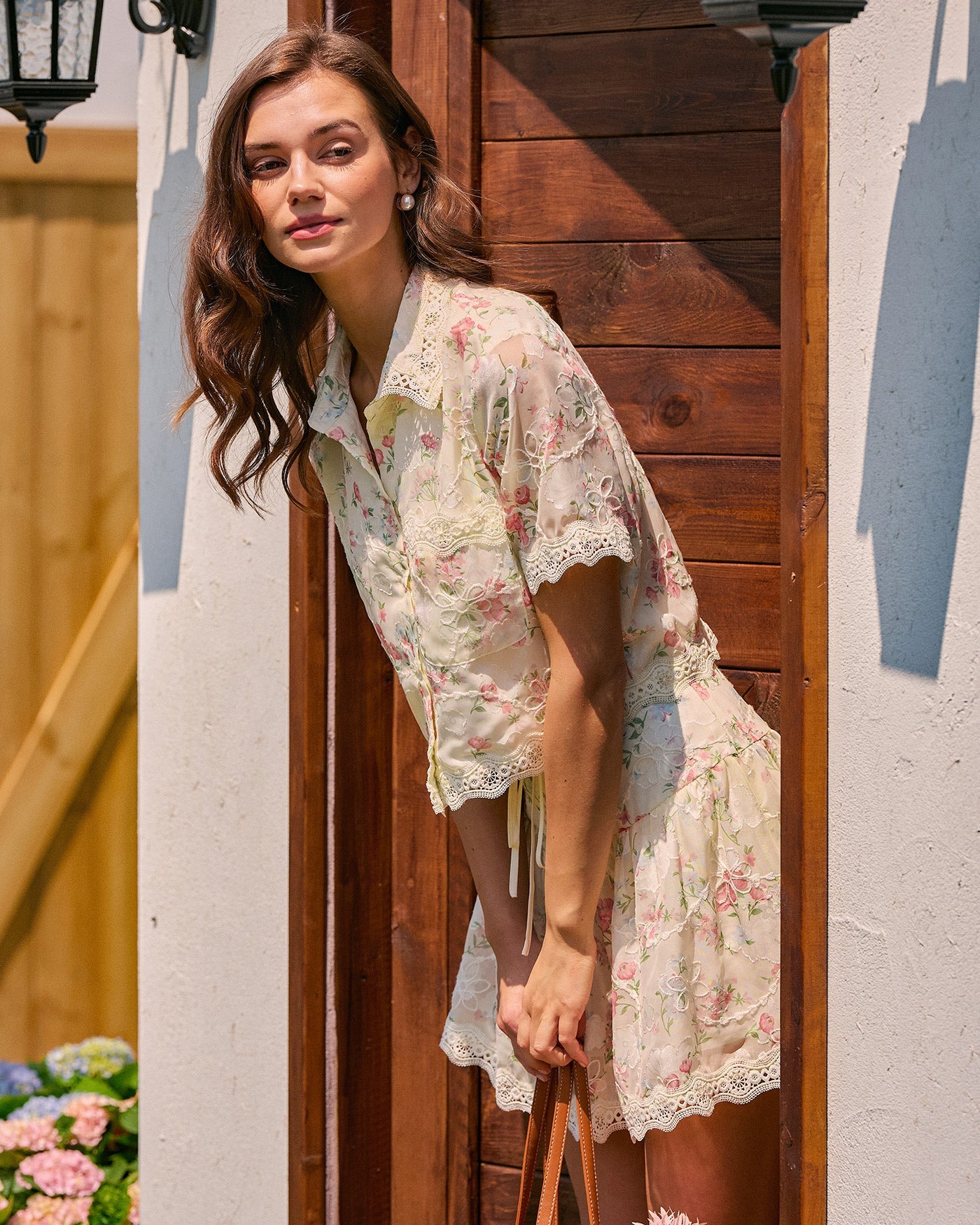 Blusa Floral Cuello Encaje Bolsillos