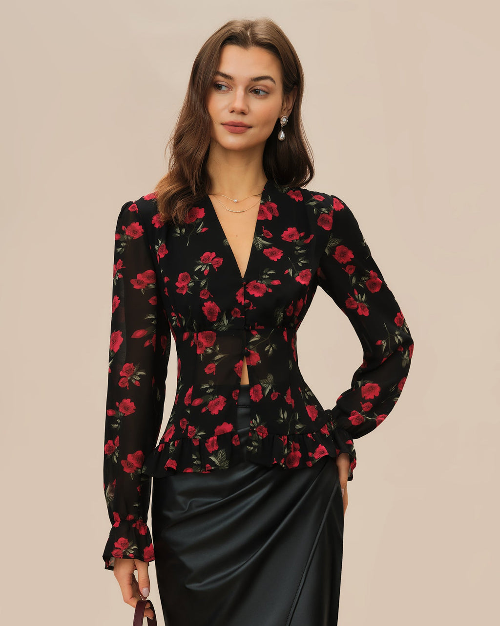 Blusa Negra Floral Cuello V