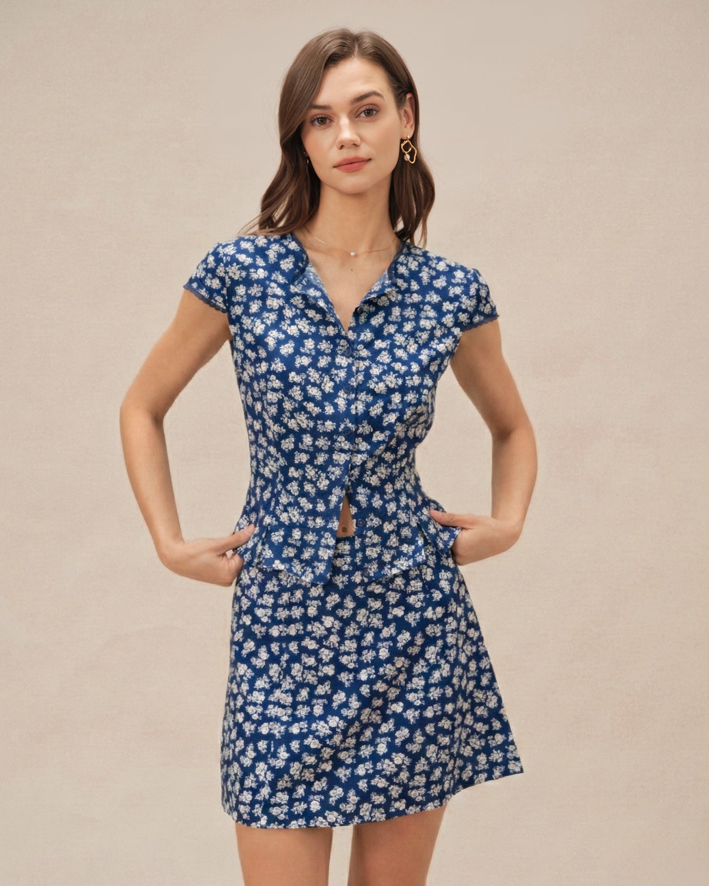 Blusa Azul Floral Manga Corta Abullonada Botones
