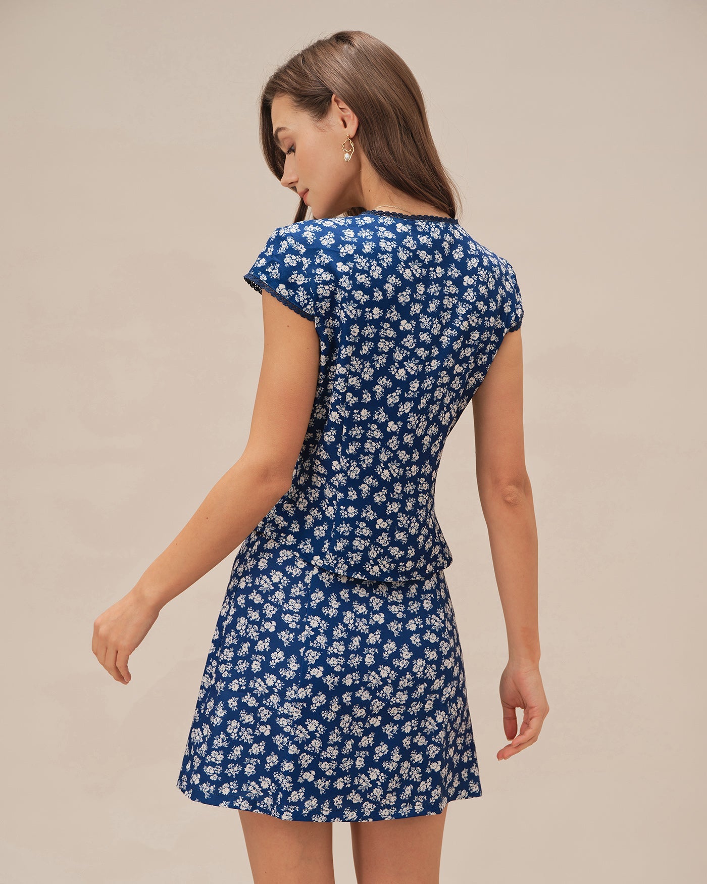 Blusa Azul Floral Manga Corta Abullonada Botones