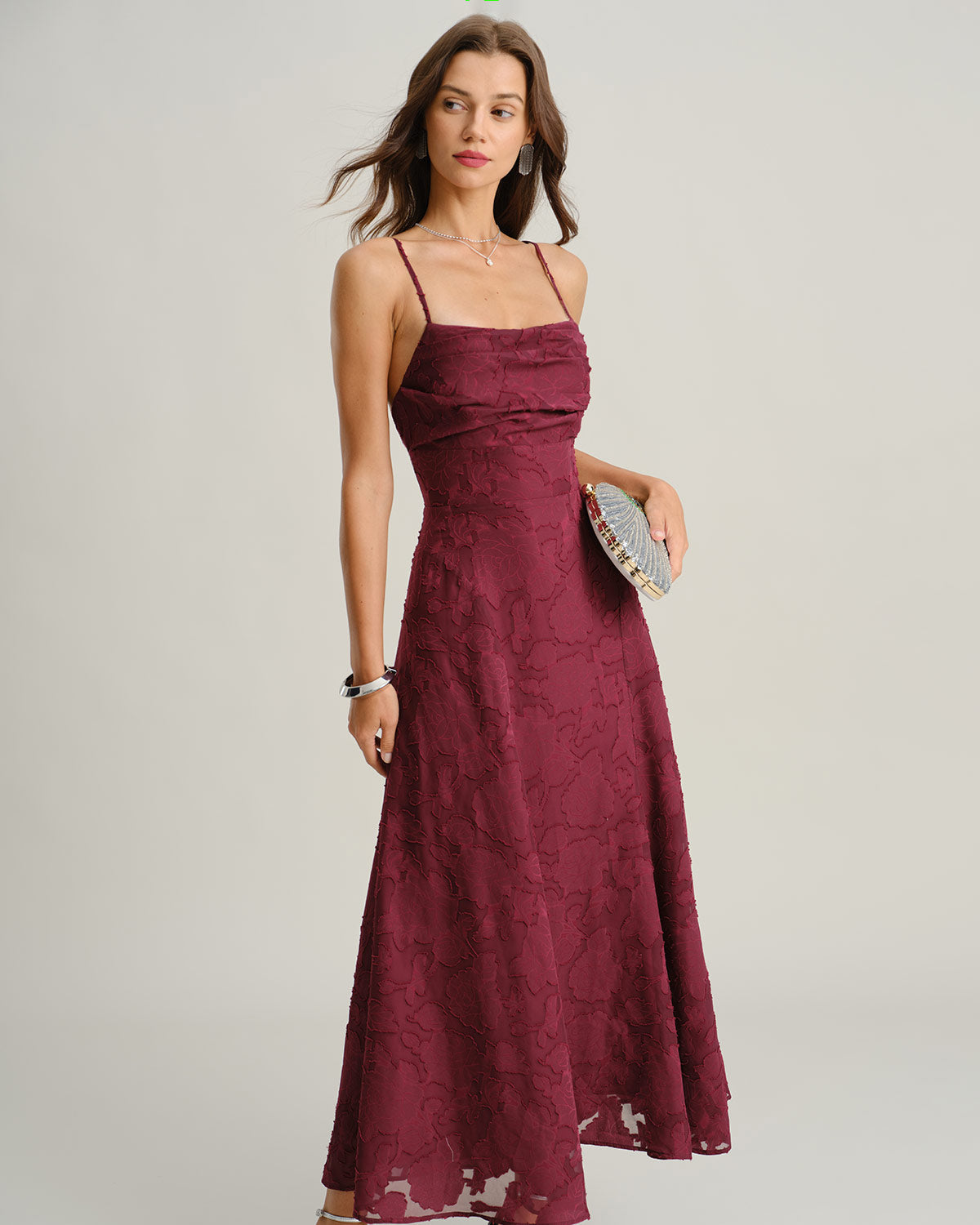 Vestido largo sin tirantes de jacquard color rojo vino