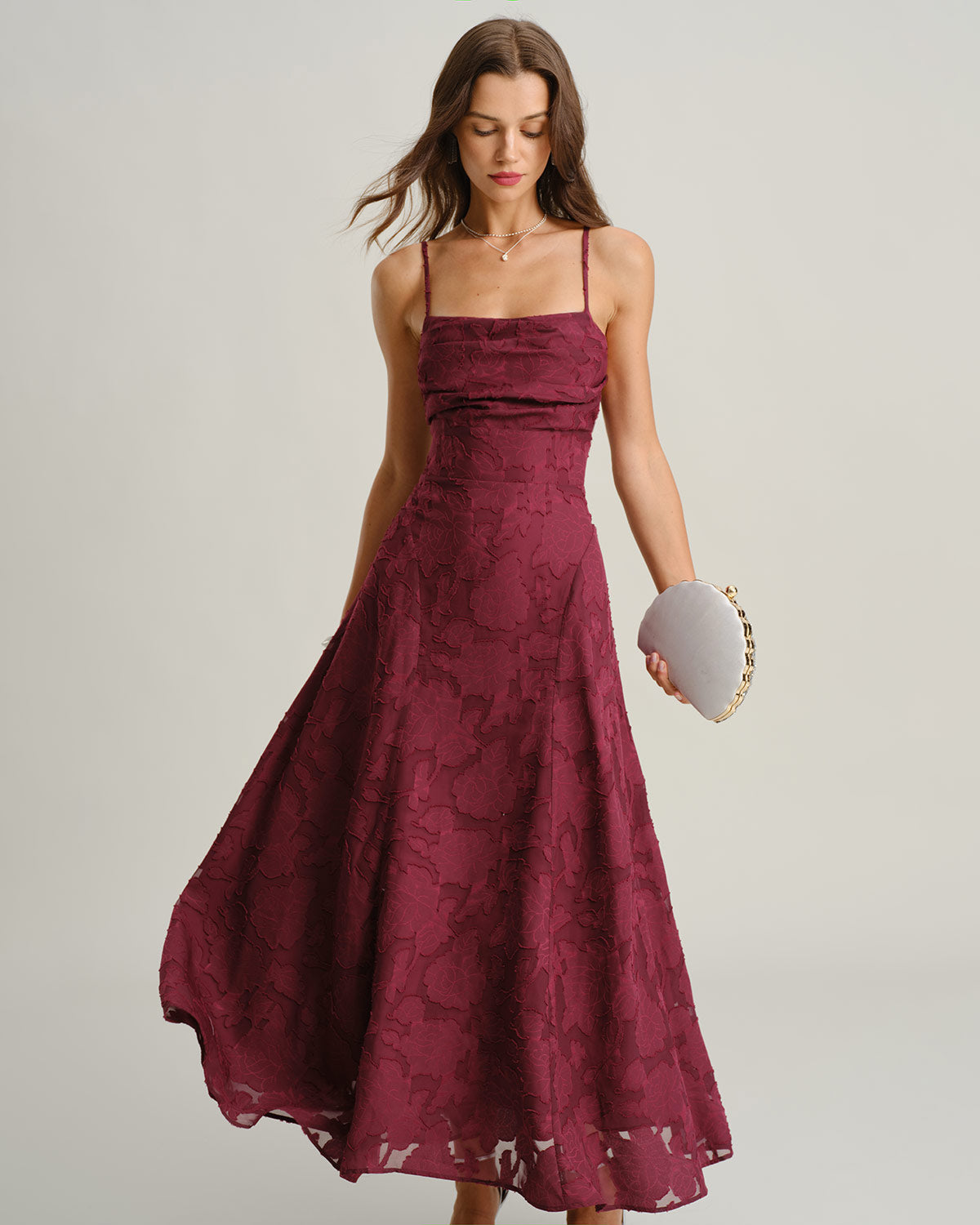 Vestido largo sin tirantes de jacquard color rojo vino