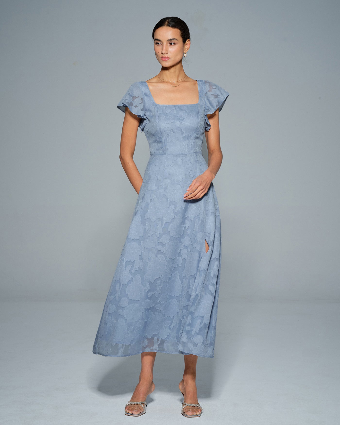 Vestido Midi Azul Floral Cuello Cuadrado