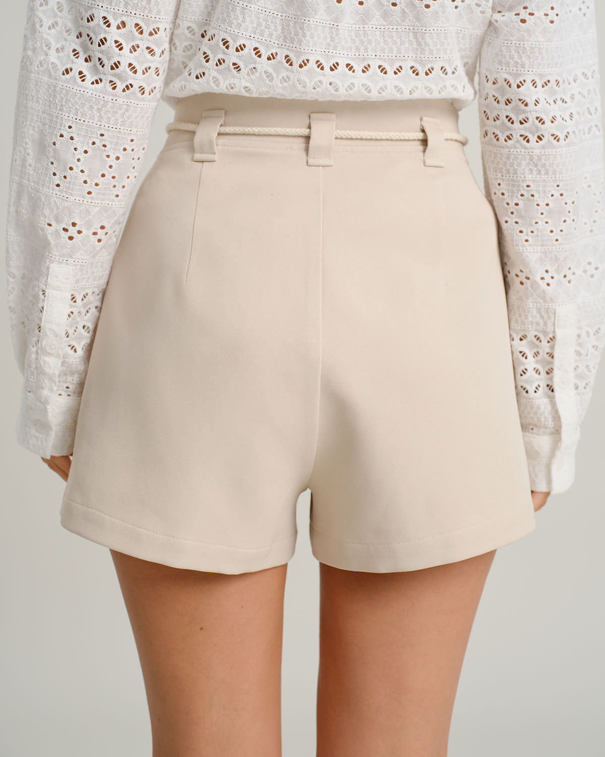 Shorts Beige Con Lazo Cintura Bolsillo